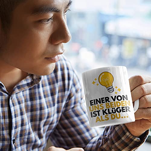 TRENDATION Einer Von Uns Beide Ist Klüger Als Du Lustige Tasse mit Spruch Kaffeetasse Sprüche